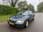 Volvo S60 2.4 Edition II NIEUWE APK/STOELVERW/CRUISE/LEDER/M, Auto's, Volvo, Voorwielaandrijving, Zwart, Blauw, S60