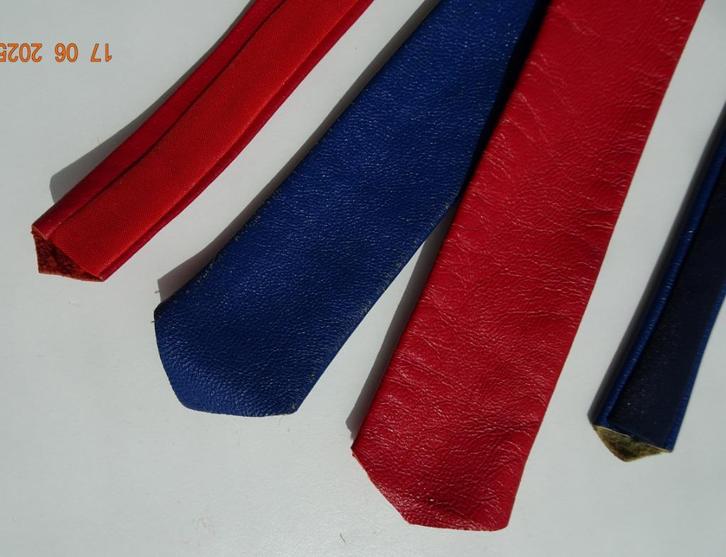 Damesdassen van echt leer  + rood riempje, Kleding | Dames, Riemen en Ceinturen, Gedragen, Tailleriem, 100 cm of meer, Minder dan 3 cm
