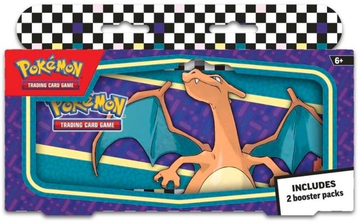 Pokémon Charizard Back To School Pencil Case 2024, Hobby en Vrije tijd, Verzamelkaartspellen | Pokémon, Nieuw, Boosterbox, Foil
