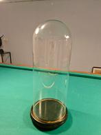 Glazen stolp met houten voet, Ophalen