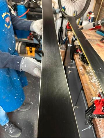 Waxen en slijpen ski en snowboard onderhoud beschikbaar voor biedingen