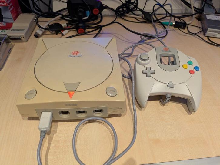 Goedwerkende Sega dreamcast NTSC, Spelcomputers en Games, Spelcomputers | Sega, Zo goed als nieuw, Saturn of Dreamcast, Met 1 controller