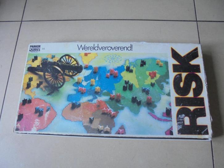 Vintage bordspel Risk, witte lange doos 1982, Parker 2- 6 sp, Hobby en Vrije tijd, Gezelschapsspellen | Bordspellen, Gebruikt