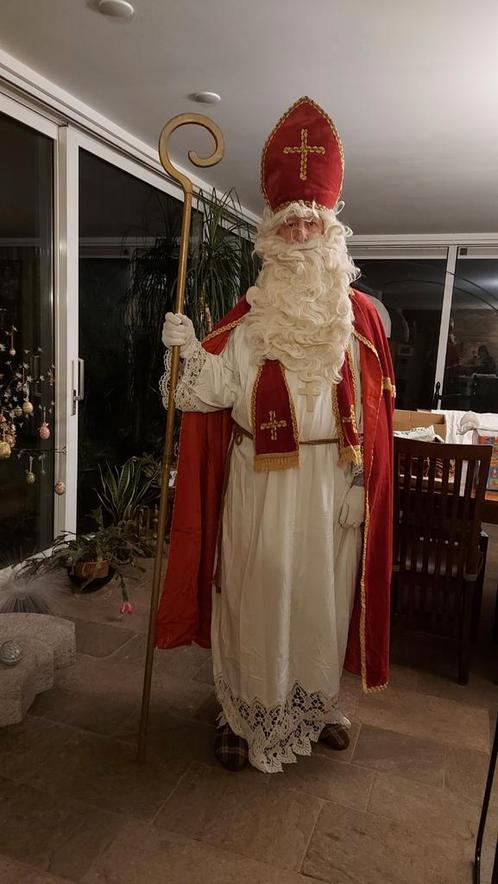 Sinterklaaspak en twee pietenpakken, Diversen, Sinterklaas, Ophalen