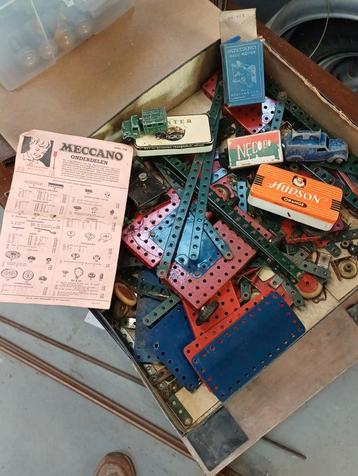 Vintage Meccano Set met Onderdelen en Dozen beschikbaar voor biedingen
