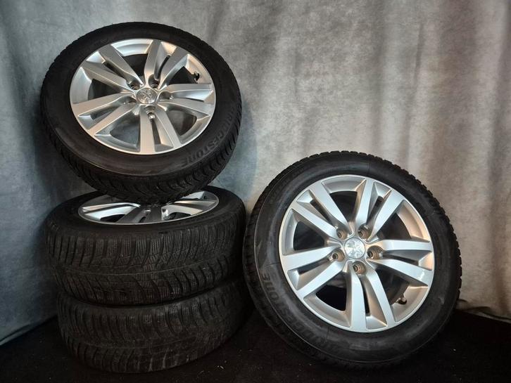 Peugeot winterset 16 inch 5x108 Bridgestone, Auto-onderdelen, Banden en Velgen, Banden en Velgen, Winterbanden, 16 inch, 205 mm