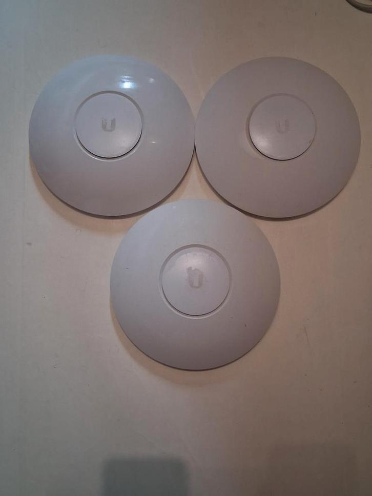 3x Ubiquiti UniFi AP AC HD Access Points, Computers en Software, Accesspoints, Ophalen of Verzenden