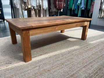 Eiken salontafel beschikbaar voor biedingen
