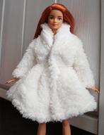 Barbie kleding nieuw - Lange zachte jas winterjas wit, Ophalen of Verzenden, Nieuw, Barbie