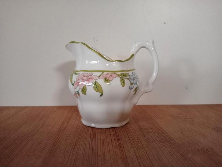 Royal Doulton Sadbury Melkkannetje, Huis en Inrichting, Keuken | Servies, Ophalen of Verzenden