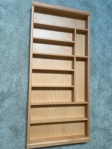 Besteklade hout beschikbaar voor biedingen