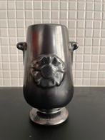 Prinknash zwarte vaas met Tudor Rose, metalen glans, 60's, Antiek en Kunst, Ophalen of Verzenden