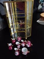 Limoges miniatuur porcelein, incl vitrine kastje, Verzamelen, Ophalen, Zo goed als nieuw, Poppenhuis