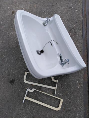 Vintage, tweedehands wasbak met planschet  beschikbaar voor biedingen