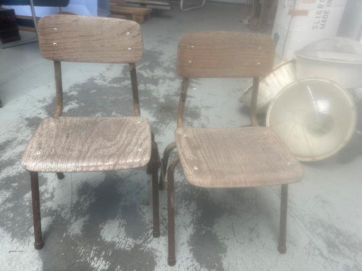 Vintage Schoolstoeltjes - Set van 2, Huis en Inrichting, Stoelen, Gebruikt, Twee, Hout, Bruin, Ophalen