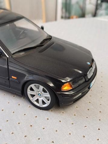 BMW 328i Sedan "E46" Zwart Dealer Edition Zeldzaam  UT 1/18 beschikbaar voor biedingen