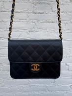Chanel flap bag zwart goud timeless vintage, Ophalen of Verzenden, Gebruikt, Zwart, Schoudertasje