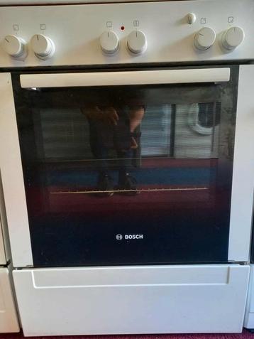 Zeer nette Bosch gasfornuis met hete luchtoven € 125,- 
 beschikbaar voor biedingen