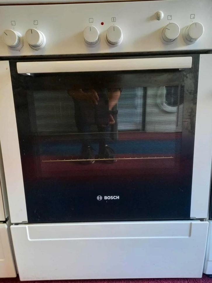 Zeer nette Bosch gasfornuis met hete luchtoven € 125,-, Witgoed en Apparatuur, Fornuizen, Zo goed als nieuw, Vrijstaand, Gas, 4 kookzones