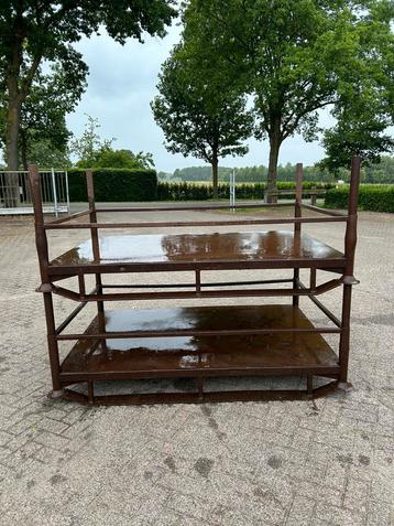Stapelbakken / transport bakken beschikbaar voor biedingen
