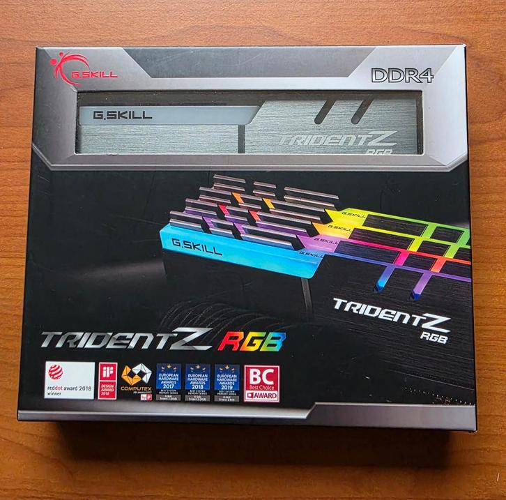 G.Skill Trident Z RGB Trident Z F4-4133C17Q-32GTZR, Computers en Software, RAM geheugen, Zo goed als nieuw, Desktop, 32 GB, DDR4