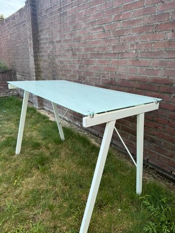 Bureau wit Studeer Kantoor met Glazen blad beschikbaar voor biedingen