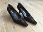 Bruine suède pumps van TAFT. Maat 38, Kleding | Dames, Schoenen, Pumps, Ophalen of Verzenden, Zo goed als nieuw, Taft