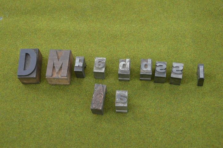 11 antieke stempels ijzer, de meeste zijn letters, Antiek en Kunst, Antiek | Kantoor en Zakelijk, Ophalen of Verzenden