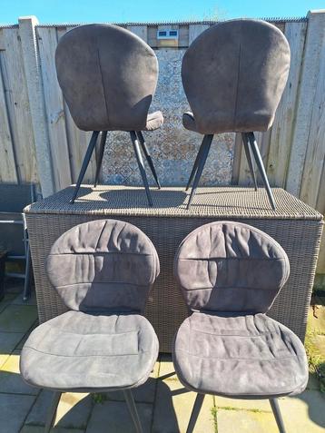 4 mooie grijze stoelen