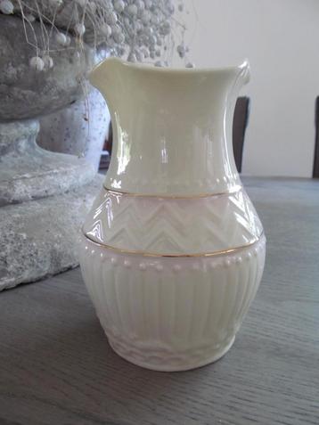 Vaas Belleek Ireland beschikbaar voor biedingen