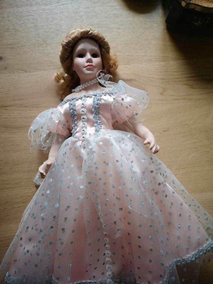 Fairytale Collection the glass  Slipper Princess, Verzamelen, Poppen, Zo goed als nieuw, Pop, Ophalen of Verzenden