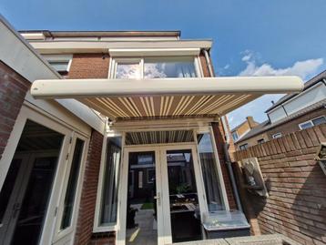 zonnescherm beschikbaar voor biedingen