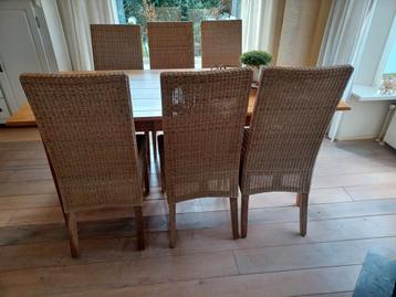 Stevige rieten stoelen beschikbaar voor biedingen