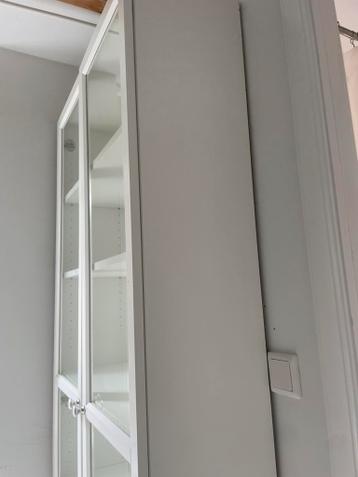 ikea billy kast met glazen deuren (cabinet with glass doors - afbeelding 2