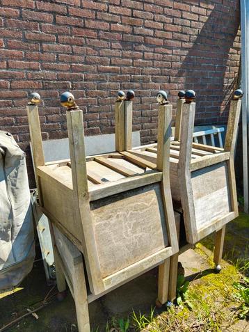 Teak houten stoelen met wielen beschikbaar voor biedingen