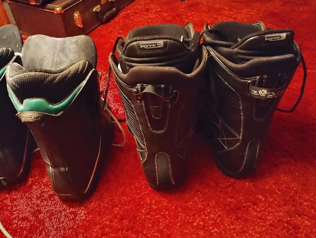 Snowboard (150 cm) + 2 paar boots (maat 42 & 44), Sport en Fitness, Snowboarden, Ophalen, Gebruikt, Board