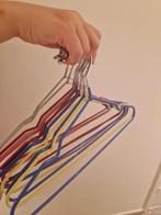 12 Kinderkleding hangers metaal in diverse kleurtjes, Ophalen of Verzenden, Zo goed als nieuw