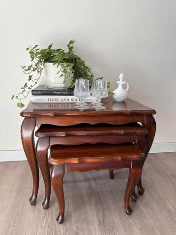 Set van 3 nesting tables queen ann stijl beschikbaar voor biedingen