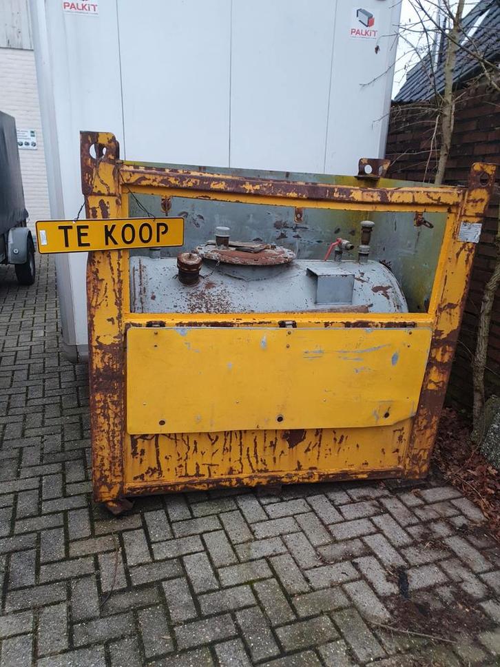 Diesel tank 950 liter met lekbak, Zakelijke goederen, Machines en Bouw | Industrie en Techniek, Ophalen