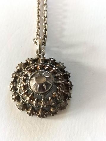 Antieke zilveren hanger met roos diamanten. beschikbaar voor biedingen