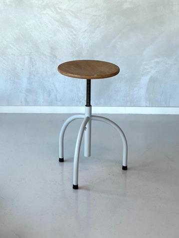 Rilsan werkkruk atelier kruk vintage krukje industrieel  beschikbaar voor biedingen