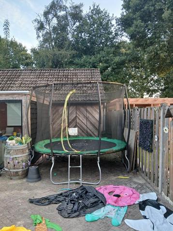 Trampoline zo goed als nieuw  beschikbaar voor biedingen
