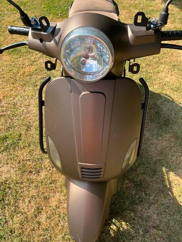 Gezocht Windscherm voor China scooter met ronde koplamp beschikbaar voor biedingen