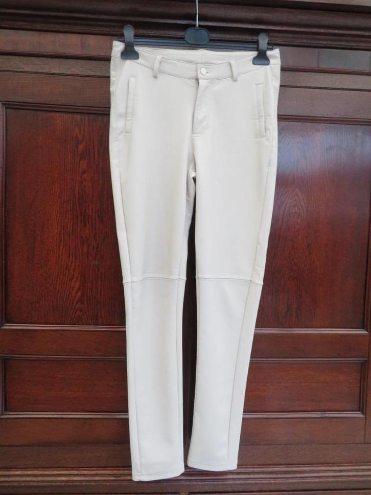 Dames broek So Soire Lederlook maat 30 / M wit Z.G.A.N., Kleding | Dames, Broeken en Pantalons, Zo goed als nieuw, Maat 38/40 (M)
