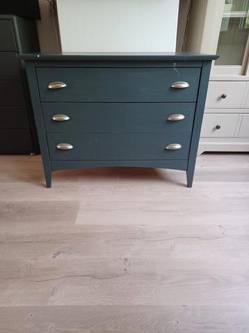 Kastje B=88cm x H=69cm x D=43cm 3 laden beschikbaar voor biedingen