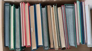  Doos met 20 Albums postzegels veel europa beschikbaar voor biedingen