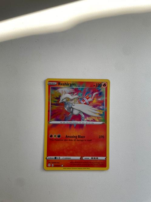 Reshiram Amazing Rare Pokémon Kaart 017/072, Hobby en Vrije tijd, Verzamelkaartspellen | Pokémon, Zo goed als nieuw, Losse kaart