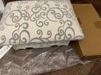 Linen pouf wooden stool NEW, Huis en Inrichting, Banken | Voetenbanken en Poefen, Ophalen of Verzenden, Nieuw, Rechthoekig