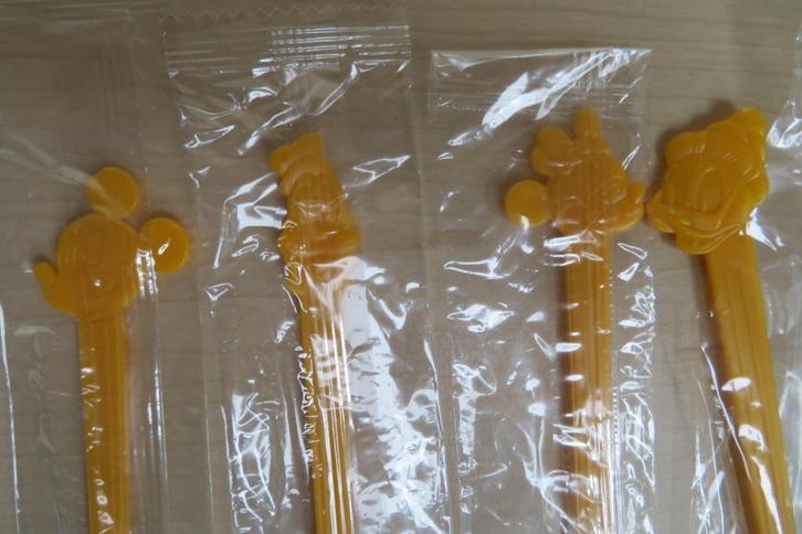 4 plastic Disney lepeltjes (Goofy, Mickey, Minnie, Oma Duck), Verzamelen, Disney, Nieuw, Overige typen, Overige figuren, Ophalen of Verzenden