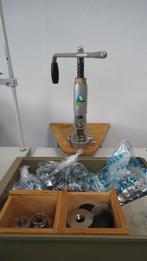 Astor 51 knopenpers met matrijzen en Toebehoren